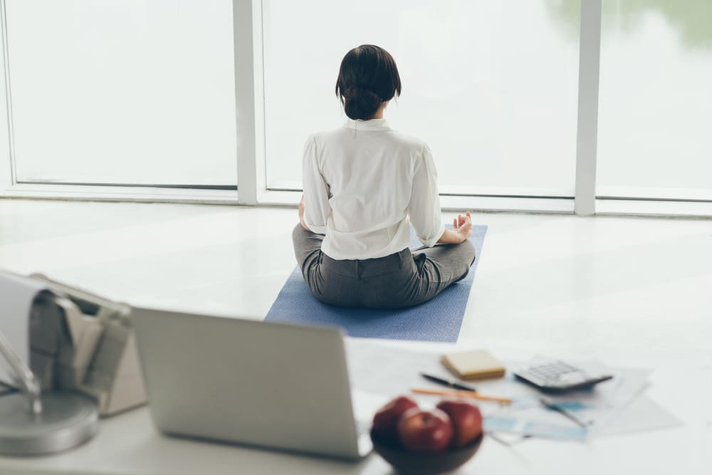 Salle de yoga en entreprise